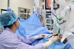 Tưởng bị trĩ, đi khám phát hiện ung thư trực tràng