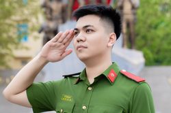 Trung &uacute;y xuất sắc ng&agrave;nh 'gi&uacute;p tử thi l&ecirc;n tiếng', lần đầu đối diện hiện trường &aacute;m ảnh