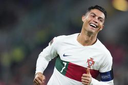 Cầu thủ lớn tuổi nhất World Cup 2026: Ronaldo 41 tuổi vẫn trẻ hơn 1 người