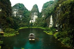 Lan truyền thông tin giả mạo mang yếu tố 'tâm linh' gây hoang mang dư luận sẽ bị xử phạt đến 50 triệu đồng