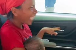 Th&ocirc;ng tin mới vụ người mẹ c&ugrave;ng 2 con nhỏ đi bộ dọc quốc lộ nhiều ng&agrave;y giữa nắng gắt