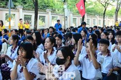 B&iacute; k&iacute;p &ocirc;n m&ocirc;n Văn thi tốt nghiệp THPT: Kh&ocirc;ng lạm dụng AI, t&igrave;m t&agrave;i liệu ở đ&acirc;u?