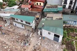 Hà Nội yêu cầu kiểm tra, xử lý nhà siêu mỏng, siêu méo mọc lên sau các dự án mở đường