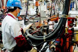 OECD nâng dự báo tăng trưởng Việt Nam, nhưng lo ngại rủi ro năng lượng