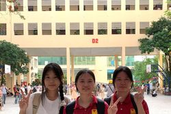 Gần 7.500 th&iacute; sinh thi v&agrave;o lớp 10 Trường Chuy&ecirc;n Đại học Sư phạm