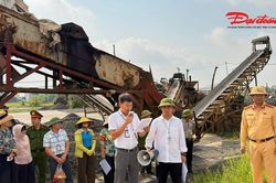 Hà Nội: Cưỡng chế, rào chắn 6 bến vật liệu xây dựng không phép ven sông