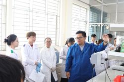 Thu nghìn tỉ nhưng khoa học công nghệ 'nhỏ giọt'