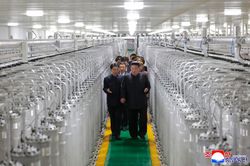 Ông Kim Jong-un thị sát cơ sở hạt nhân mới của Triều Tiên