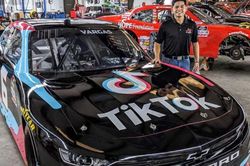 Ô tô Tik Tok có giá bằng 2 xe máy Honda SH sắp có mặt tại thị trường