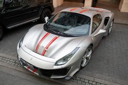 Siêu xe Ferrari 488 Pista Spider bị đạn bắn thủng lỗ chỗ