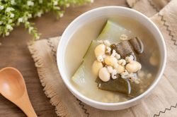 4 món canh 'giải cứu' gan cho người hay thức khuya, nóng trong