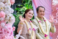 Con gái chúc phúc cho cha và mẹ kế gây sốt MXH