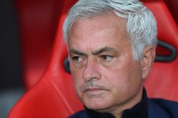 Sự thật ngỡ ngàng sau video Mourinho mặc áo Real Madrid