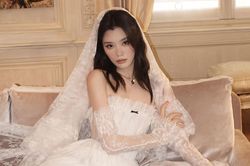 Con dâu vua sòng bạc Macau diện váy của NTK Việt