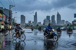 Thời tiết hôm nay 4.6: TP. Hồ Chí Minh và các tỉnh Nam Bộ mưa to đến rất to