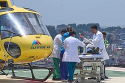 Hướng dẫn viên sống sót kỳ diệu sau một tuần mất tích trên đỉnh Everest
