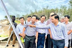 B&iacute; thư Tỉnh ủy Vĩnh Long chỉ đạo lập đề &aacute;n bảo vệ hơn 130 km bờ biển