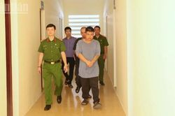 Khởi tố 2 đối tượng giả danh phóng viên để tống tiền