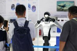 Dự b&aacute;o lạc quan về ng&agrave;nh c&ocirc;ng nghiệp robot h&igrave;nh người