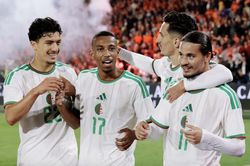 Đánh bại Hà Lan bằng cầu thủ Feyenoord, Algeria tạo cú hích trước World Cup