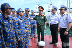 Thượng tướng Đỗ Xuân Tụng kiểm tra, nắm tình hình tại Vùng 5 Hải quân