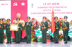 Kho 182 đ&oacute;n nhận Hu&acirc;n chương Bảo vệ Tổ quốc hạng Nh&igrave;