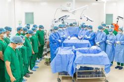 Xuyên đêm lấy, ghép tạng từ người hiến chết não