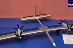 UAV có thể bay 40 ngày liên tục xuất hiện tại diễn đàn lớn