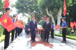 Truy điệu, an táng liệt sĩ quân tình nguyện Việt Nam hy sinh tại Campuchia