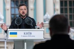 Không muốn 'xếp hàng' chờ Mỹ, Tổng thống Ukraine sẵn sàng đàm phán trực tiếp với Nga, thúc giục châu Âu tăng tốc viện trợ