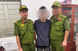 Mang gậy sắt truy đuổi nhau l&uacute;c nửa đ&ecirc;m, nh&oacute;m thanh ni&ecirc;n bị cảnh s&aacute;t chặn đứng