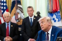 Hạ viện Mỹ thông qua nghị quyết chấm dứt chiến tranh với Iran, giáng đòn vào Tổng thống Trump