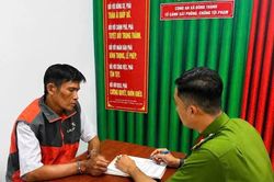 Bắt t&agrave;i xế xe &ocirc;m c&ocirc;ng nghệ chuy&ecirc;n cướp giật v&eacute; số của người b&aacute;n dạo