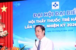 Gi&aacute;m đốc Bệnh viện Giao th&ocirc;ng Vận tải l&agrave;m Chủ tịch Hội Thầy thuốc trẻ H&agrave; Nội