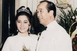Ảnh hiếm đám cưới thế kỷ của 'nữ hoàng màn bạc' Thẩm Thúy Hằng và chồng tiến sĩ
