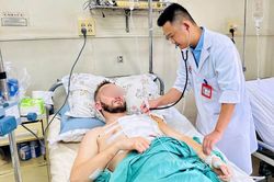 Cuộc đua 2 giờ vá tim, tìm nhóm máu cực hiếm cứu người đàn ông ngoại quốc