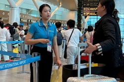 Lượng khách du lịch hè qua sân bay Tân Sơn Nhất gần bằng cao điểm Tết