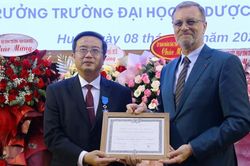 Hiệu trưởng Trường đại học Y dược Huế được giao quyền Gi&aacute;m đốc Đại học Huế