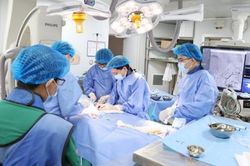 Hai lần ngừng tim nguy kịch, cụ ông 64 tuổi được cứu sống ngoạn mục nhờ ''báo động đỏ'' toàn viện