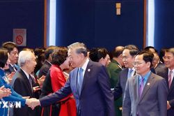 Khai mạc Phiên làm việc trọng thể Đại hội Công đoàn Việt Nam lần thứ XIV
