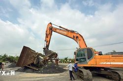 H&agrave; Nội: Cưỡng chế, r&agrave;o chắn 6 bến vật liệu x&acirc;y dựng kh&ocirc;ng ph&eacute;p ven s&ocirc;ng