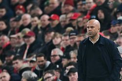 Liverpool v&agrave; Arne Slot kh&eacute;p lại mối lương duy&ecirc;n