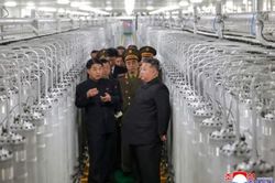 &Ocirc;ng Kim Jong Un thị s&aacute;t nh&agrave; m&aacute;y hạt nh&acirc;n mới, tuy&ecirc;n bố tăng cường năng lực 'theo cấp số nh&acirc;n'