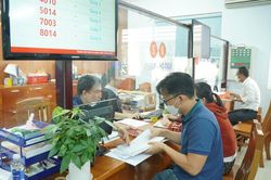 TP Hồ Ch&iacute; Minh: Nhiều giải ph&aacute;p ổn định thu nhập cho c&aacute;n bộ, c&ocirc;ng chức sau sắp xếp