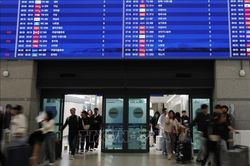 Dịch Ebola: Đẩy mạnh nỗ lực kiểm dịch v&agrave; hỗ trợ nh&acirc;n đạo