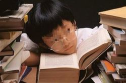 Vì sao học sinh Singapore áp lực thi cử từ cấp tiểu học?