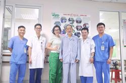 Ngừng tim giữa đường, cụ &ocirc;ng 71 tuổi tho&aacute;t cửa tử nhờ ECMO, đặt stent