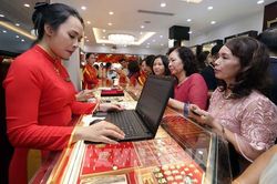 Gi&aacute; v&agrave;ng h&ocirc;m nay 4/6: V&agrave;ng SJC bỏ xa mốc 160 triệu đồng/lượng