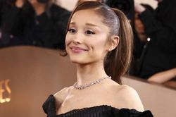 Ariana Grande 'sốc' khi thấy fan nhảy xuống sông