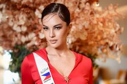 Hoa hậu thi c&ugrave;ng Hương Giang bị sảy thai